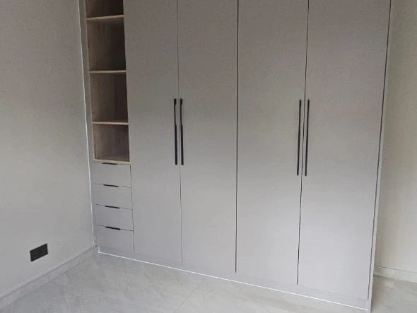 2 Bedroom Flat & Apartment