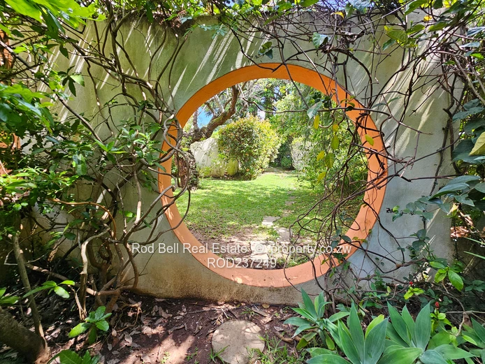 Free standing 3-bedroom townhouse in well-established complex