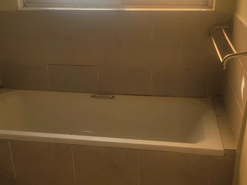 2 Bedroom Flat & Apartment