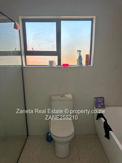Pomona city stand with 2 bed cottage for sale