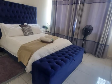 2 Bedroom Flat & Apartment