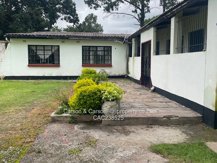 Strategically positioned Oldie house for sale 