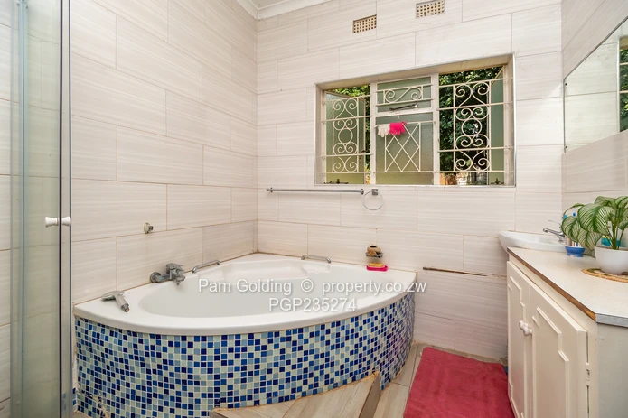 Spacious home walking distance to St Johns College  (Sole Mandate)