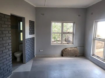 4 Bedroom Flat & Apartment