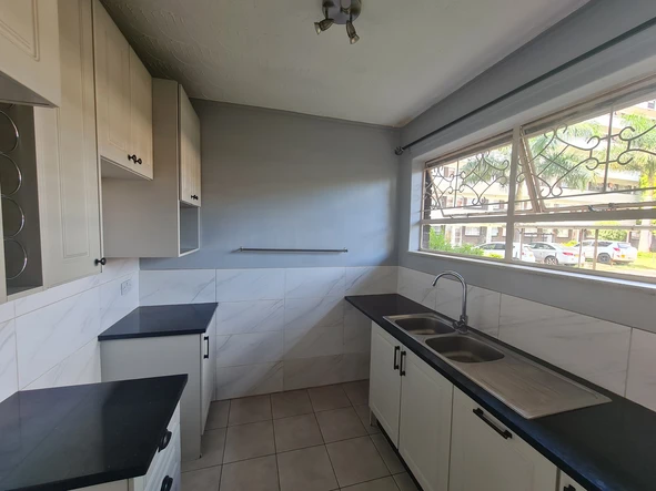 2 Bedroom Flat & Apartment