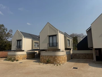 3 Bedroom Flat & Apartment