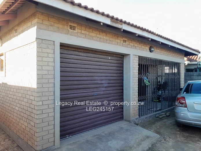 Well-Maintained 4-Bedroom House To Let In Damofalls.