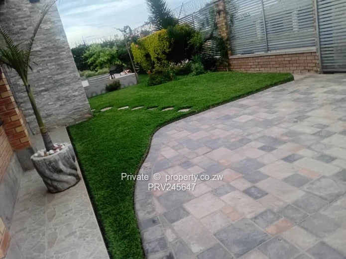 Modern 4-bed turnkey home on large 1,150m² stand near Sunway City. Full solar, borehole, jacuzzi, el (Sole Mandate)