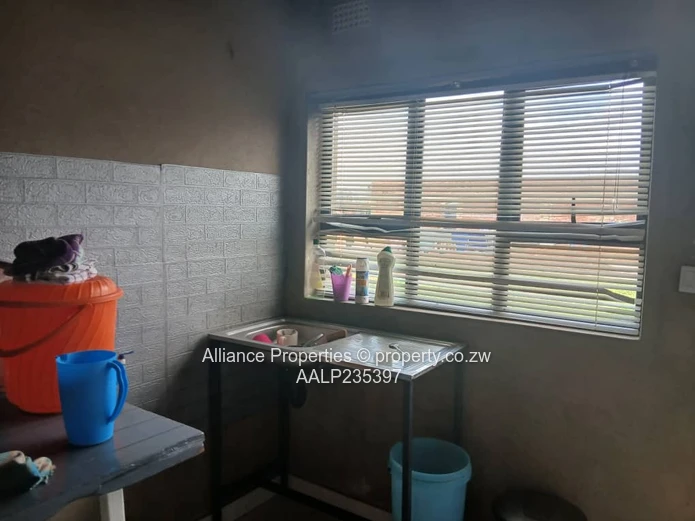 Corner Stand Fixer-Upper with Exceptional Potential in Glaudina