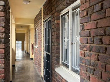 2 Bedroom Flat & Apartment