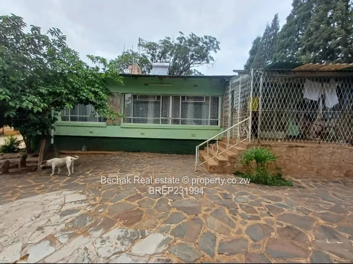 Family Home in Famona — 3BR, Pool & Borehole on 1800m²