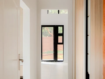 2 Bedroom Flat & Apartment