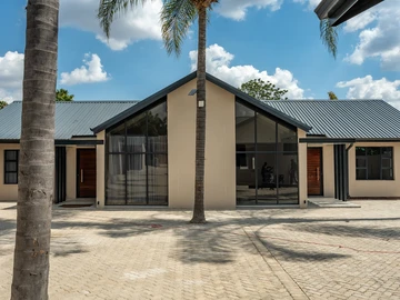 3 Bedroom Flat & Apartment