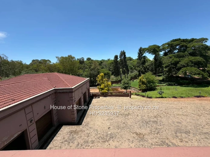 Hogerty Hill: Grand 8-Bed Mansion with Pool