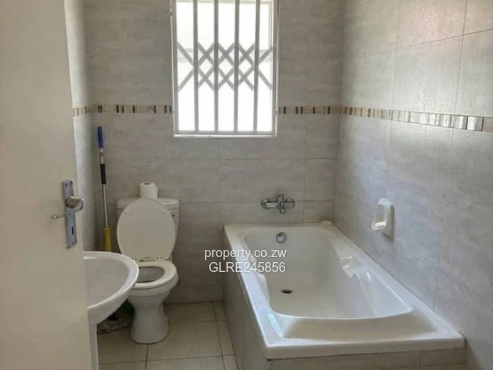 Spacious 4-Bed Home with Borehole & Driveway in Madokero