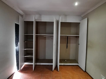 2 Bedroom Flat & Apartment