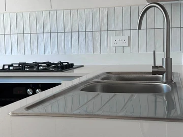 2 Bedroom Flat & Apartment