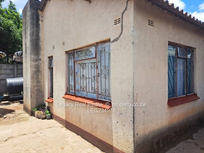 Budiriro 4 – 6-Bedroom Fixer-Upper for Sale