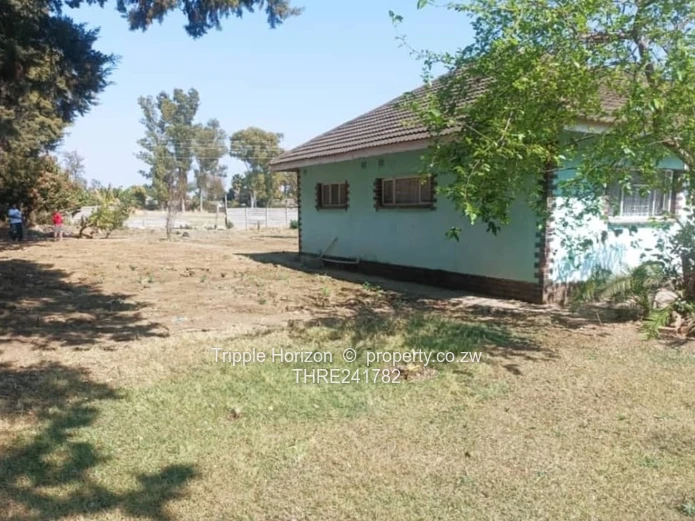 Spacious 4-Bed Emerald Hill Home — 3000m² & Borehole