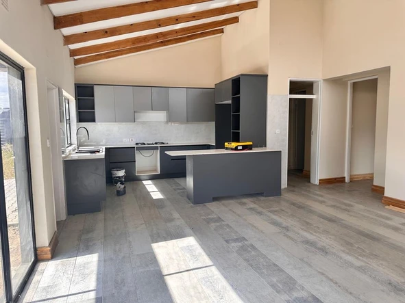 4 Bedroom Flat & Apartment