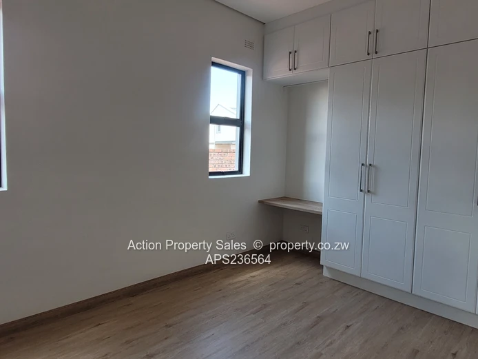 3 Bedroom Townhouse in Highlands - 1st January - $2,200 plus Levy $350 plus Rates