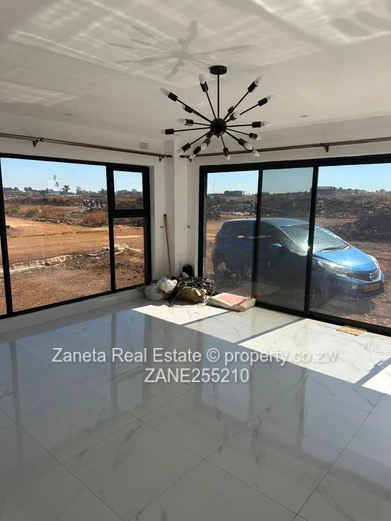 Pomona city stand with 2 bed cottage for sale