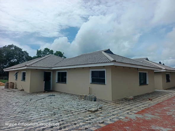 4 Bedroom Flat & Apartment