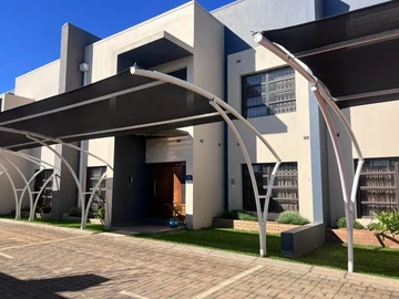 3 Bedroom Flat & Apartment