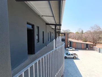 2 Bedroom Flat & Apartment