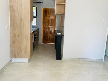 2 Bedroom Flat & Apartment