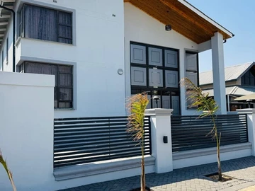 4 Bedroom Garden Flat