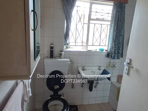 4-Bed Emerald Hill Home on 2030m² with Borehole & Driveway