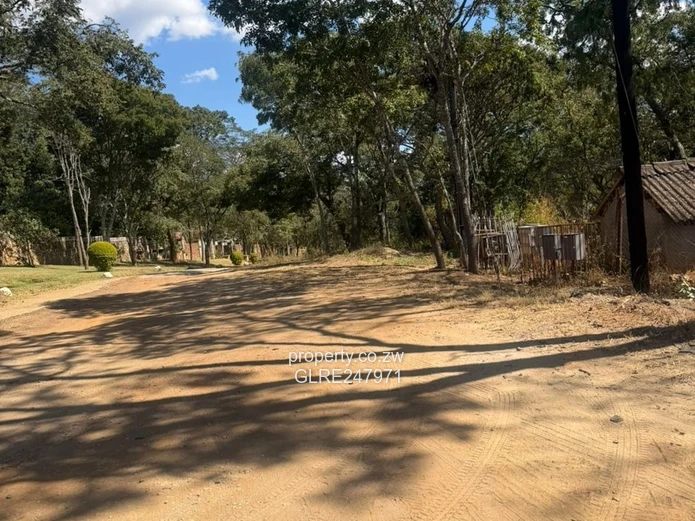 3500m² Tree-Shaded Stand with Gated Access in Glen Lorne