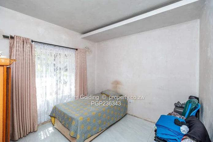 6 Bedroom Double Storey With a Prolific Borehole