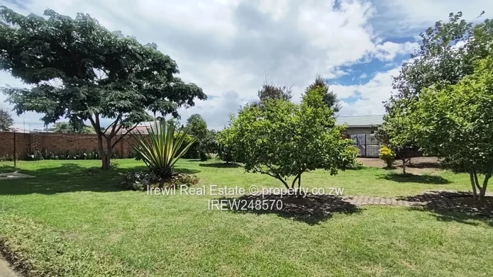 4-Bed Pomona Home with Spacious Living Areas