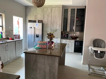 3 Bedroom Flat & Apartment