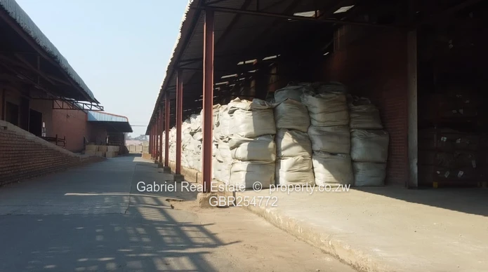 Conveniently located Warehouse & Factory along Glenagles road.