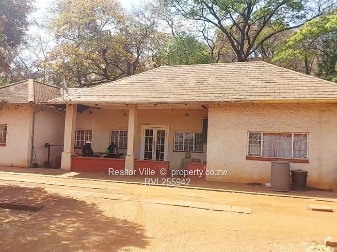 Meyrick Park 3-Bed Townhouse Complex with Verandah & Garden