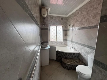 2 Bedroom Flat & Apartment