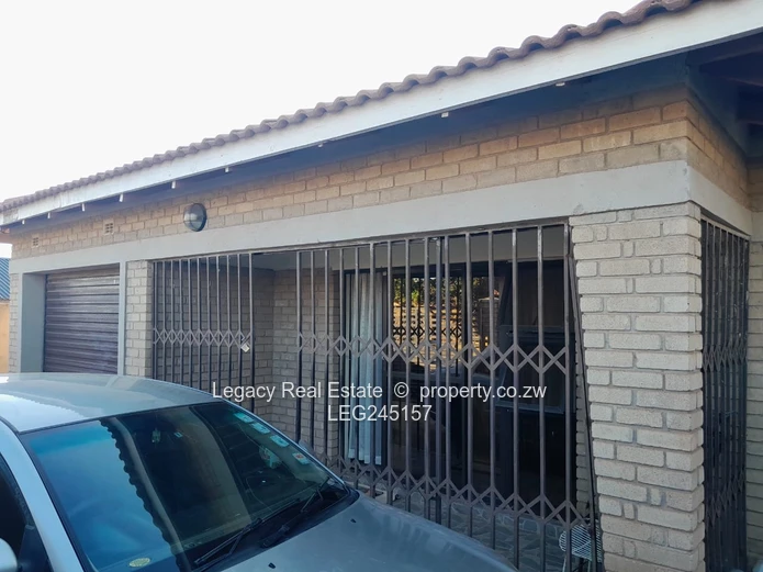 Well-Maintained 4-Bedroom House To Let In Damofalls.