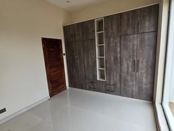 3 Bedroom Flat & Apartment