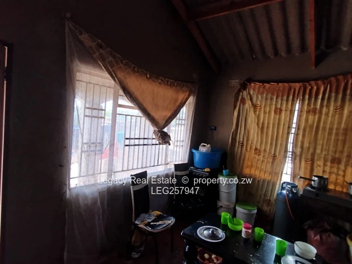 4-Bed Walled Home with Verandah & Garden — Manyame Park