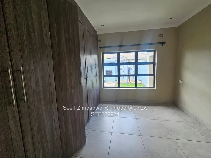 Elegant Three-Bedroom Contemporary Residence in Fairview, Mount Hampden