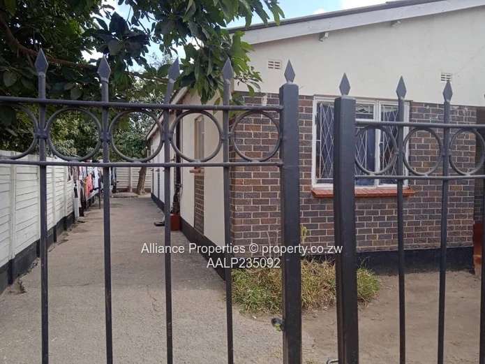 High-Value 4-Bedroom Property with Commercial Upside in Chitungwiza Unit J