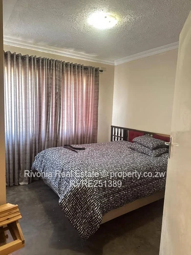 Greendale North: 4-Bed Home on 4200m² with Borehole