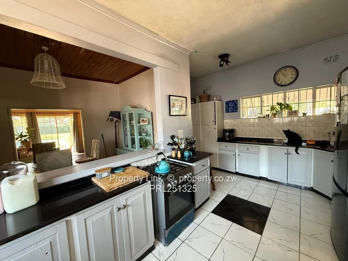 Spacious Family Home With Cottage, Pool & Borehole