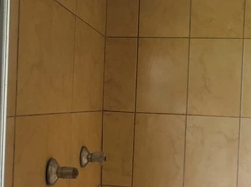 2 Bedroom Flat & Apartment