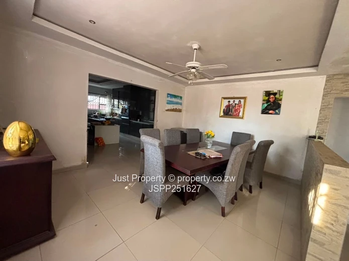 Sandton Park: 5-Bed Home with Island Kitchen & Borehole