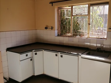 3 Bedroom Flat & Apartment