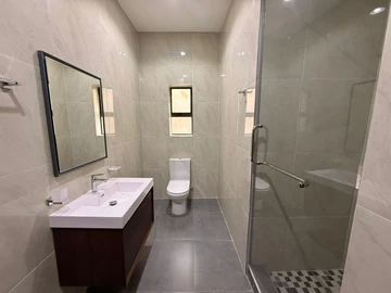 3 Bedroom Flat & Apartment